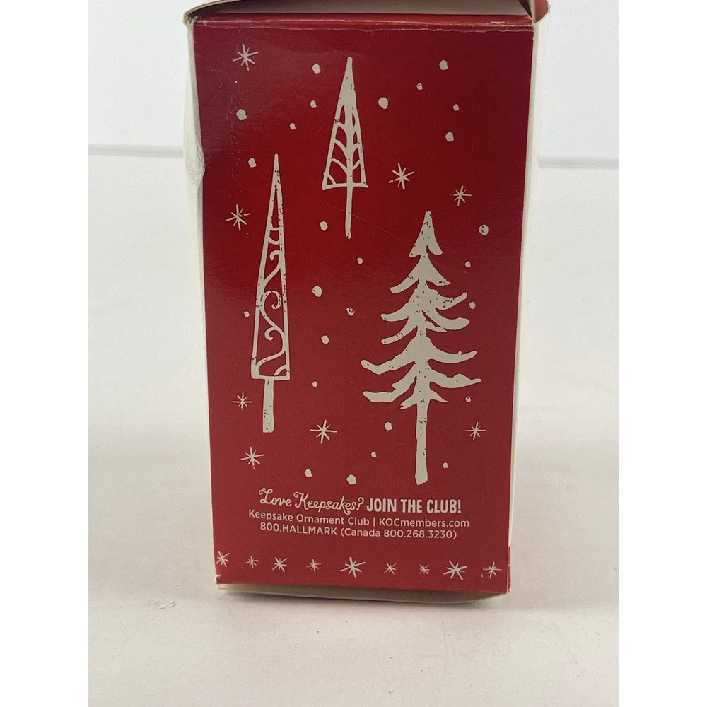 2016 Hallmark Keepsake Christmas Disney Ornament-Touchdown Mickey-Artist Crafted